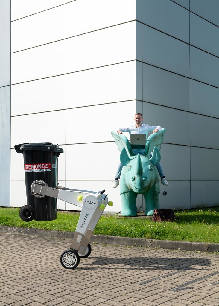 Leon Siebel-Achenbach, Wissenschaftler am IML Dortmund, KI Robotik, für Fraunhofer