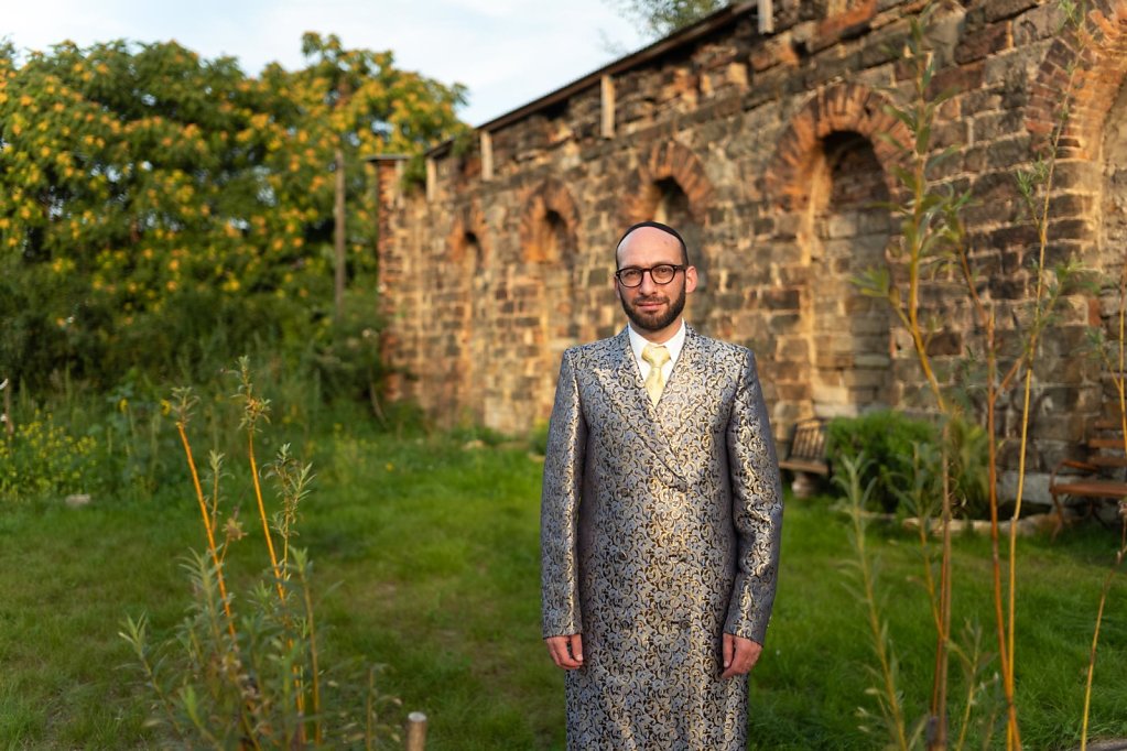 Akiva Weingarten, Rabbi, für The Observer